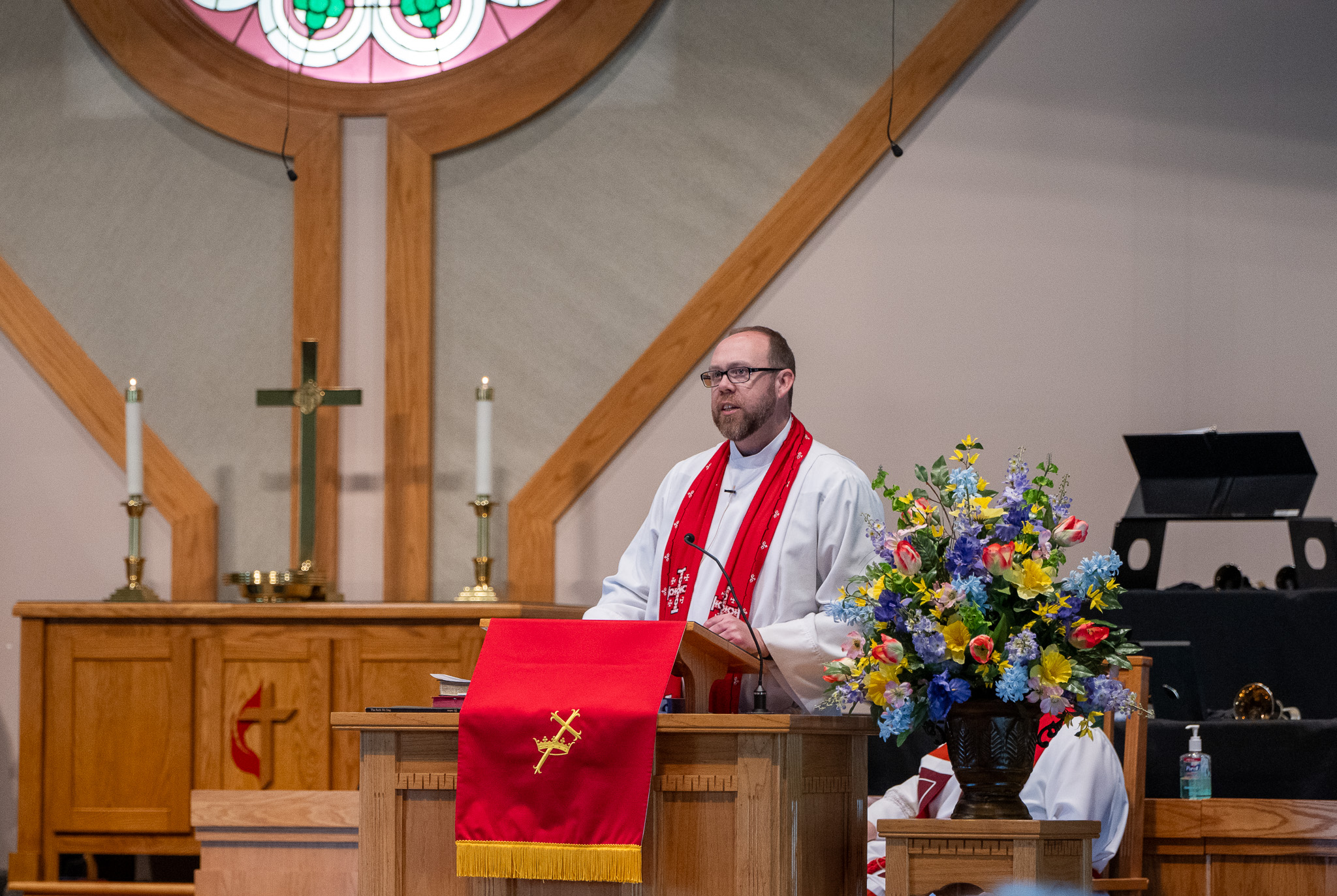 A pastor in the middle of giving a sermon during mass.